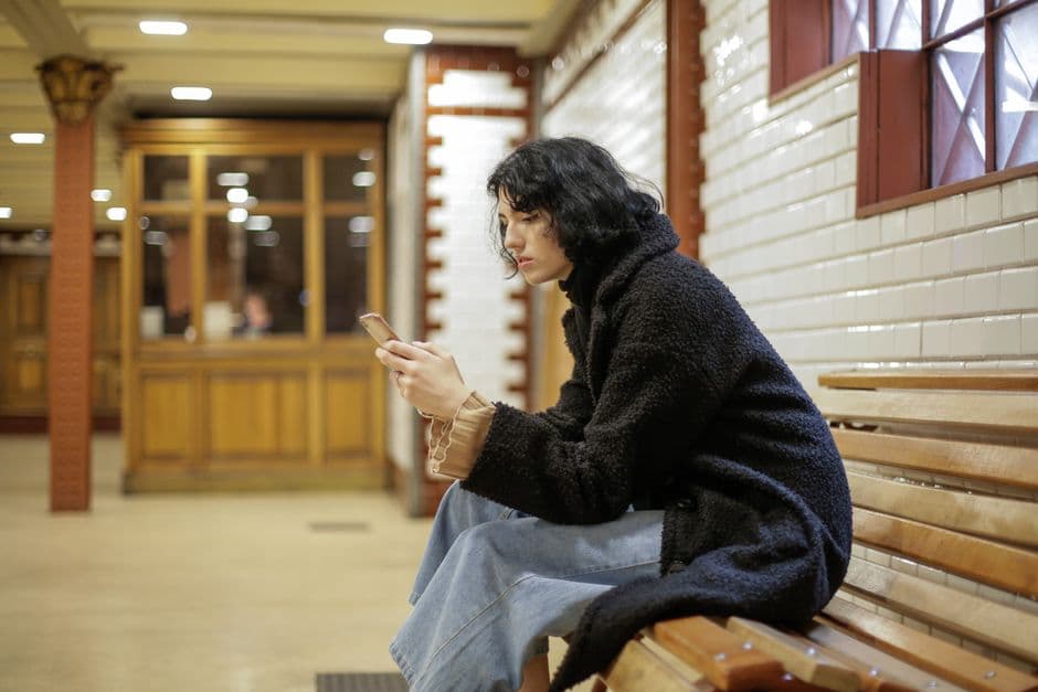 Someone waiting in an online queue on their phone